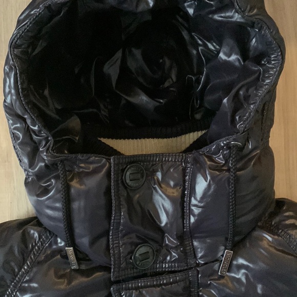 Moncler short, down puffer jacket in navy blue and off-white, size 2 - Picture 9 of 15